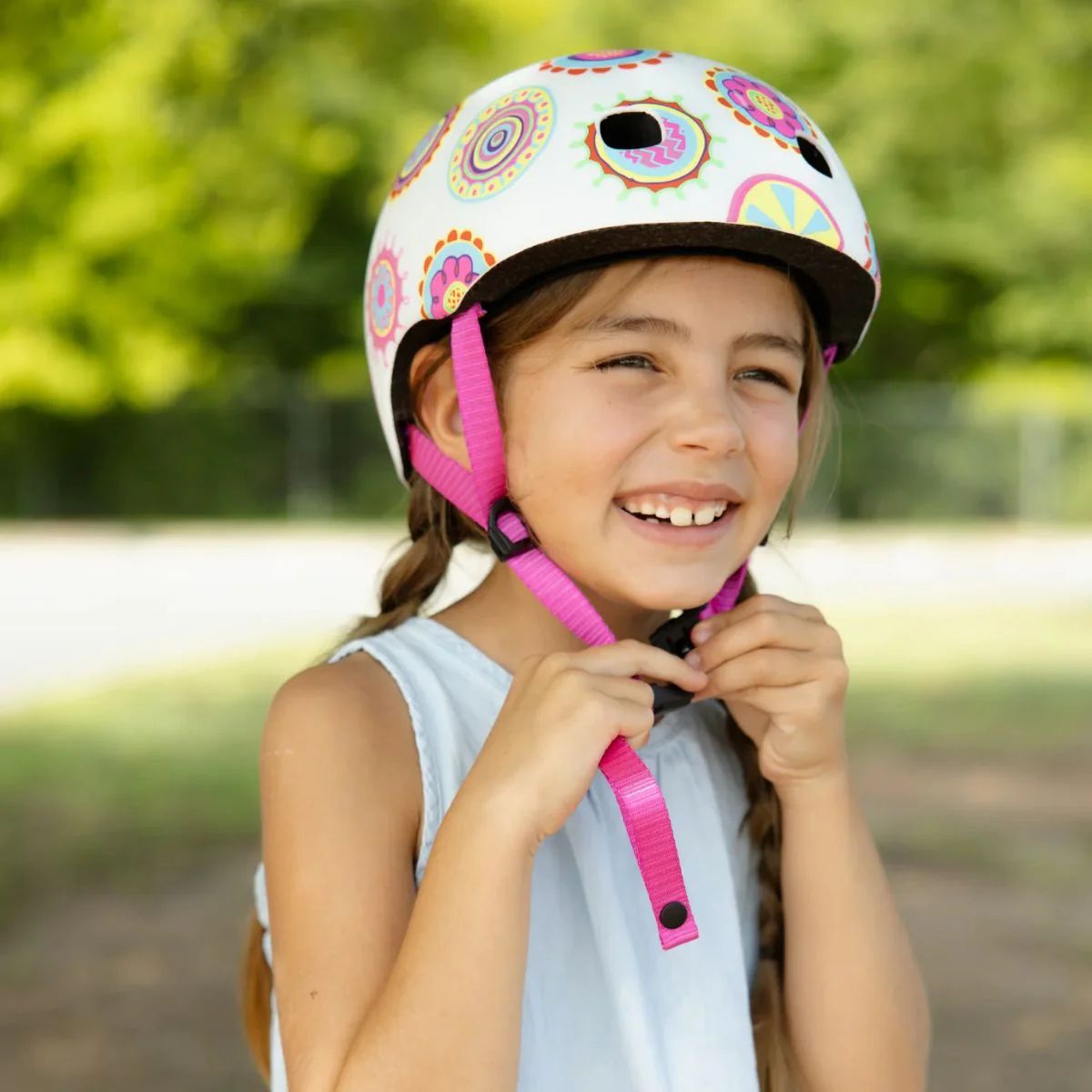 Capacete Infantil Micro Kickboard Pattern Helmet Doodle Dot P

 - Easy for Kids, Convenient for Parents