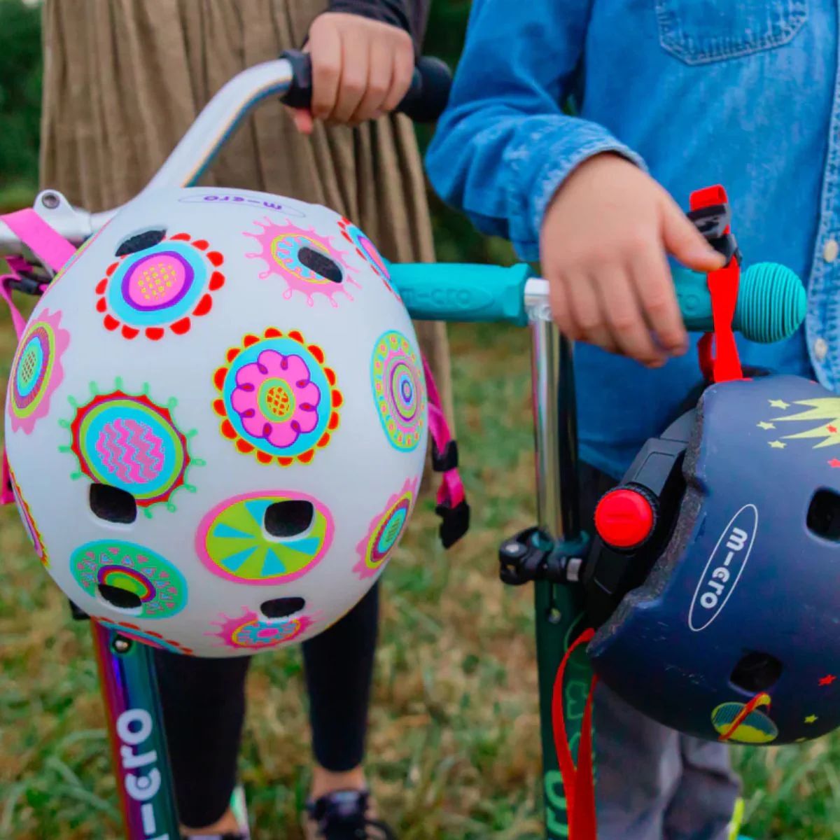 Capacete Infantil Micro Kickboard Pattern Helmet Doodle Dot P

 - Stylish Protection You Can Trust