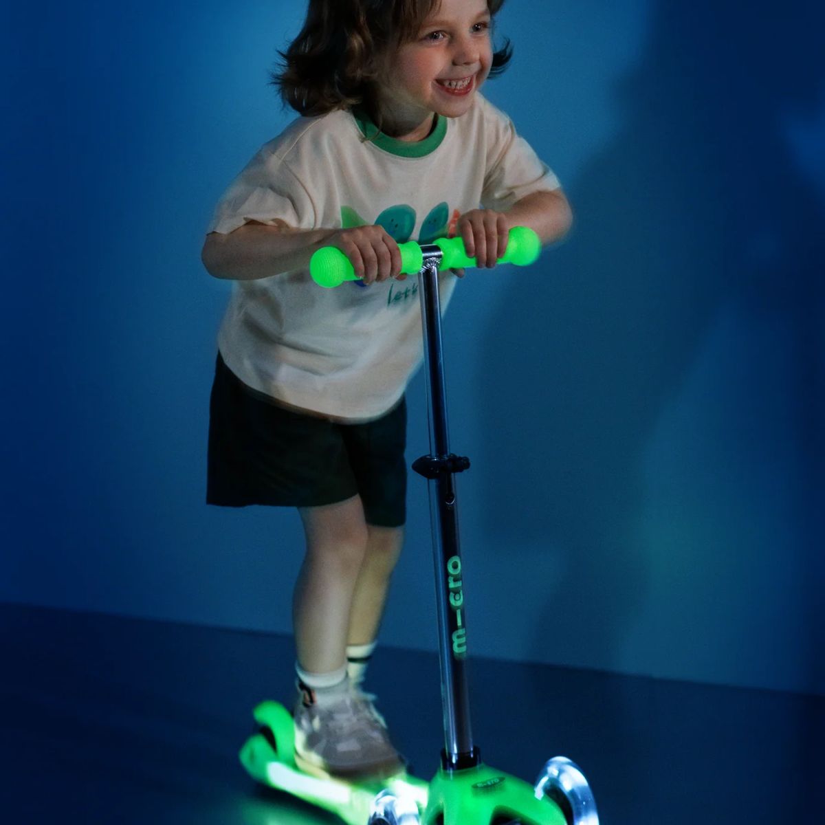 Patinete Infantil Micro Mini Glow Plus LED Icy Lime

 - Motion-Activated LED Lights