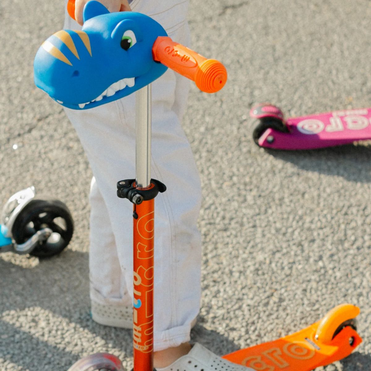 Acessório Para Patinete Infantil Micro Kickboard Scootaheadz Dino Blue

 - Fun & Unique Scooter Customization