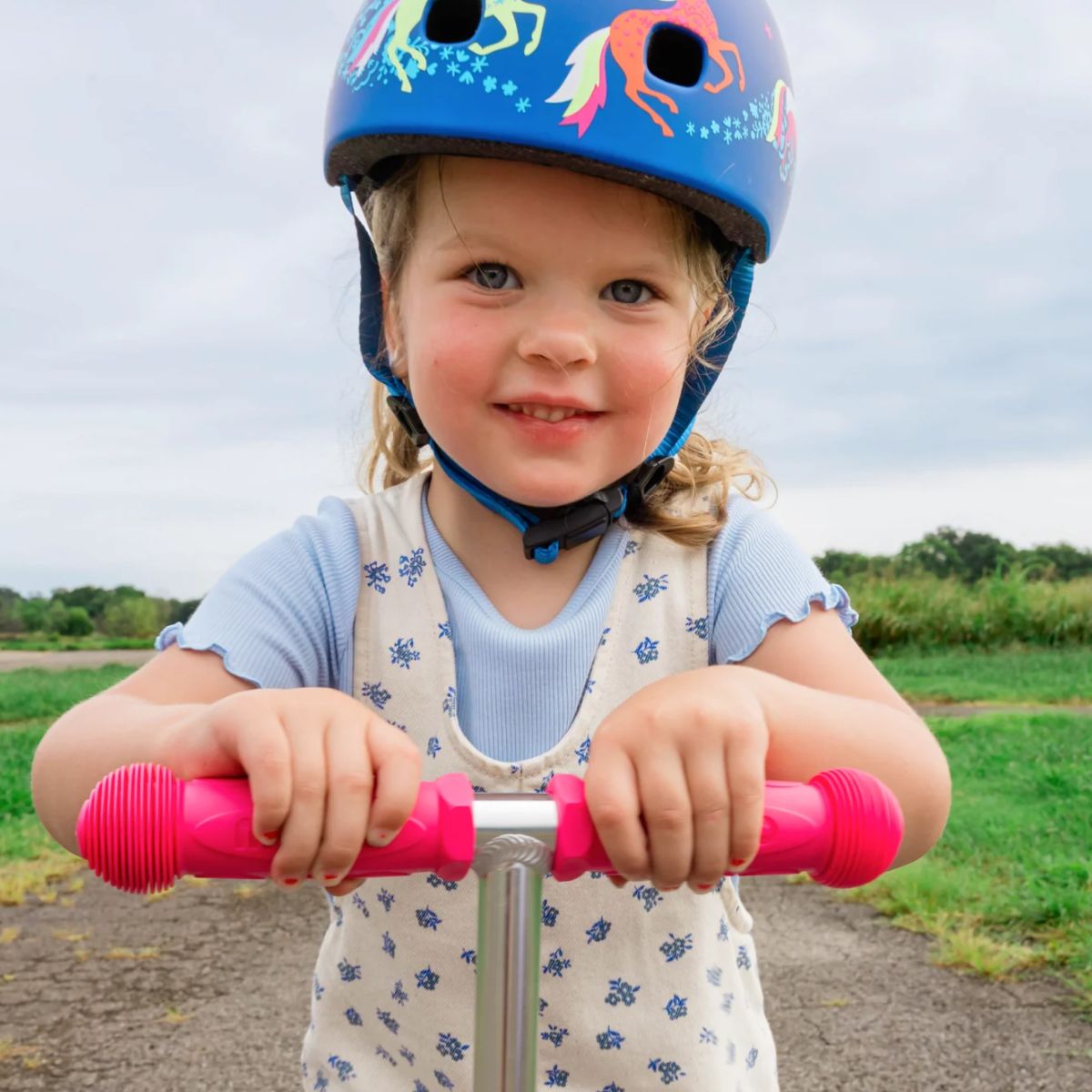 Capacete Infantil Micro Kickboard Pattern Helmet Unicorn P

 - Comfortable All-Day Fit